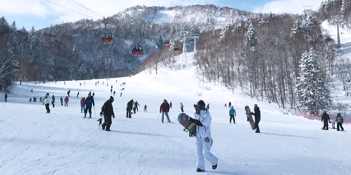 观光游客也能当天往返札幌市内的滑雪场，轻松方便，乐趣无穷。